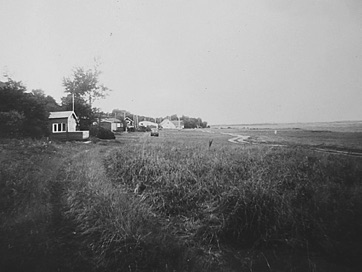 VED STRANDEN - LYSTRUP STRAND, set mod vest i 1950erne.jpg